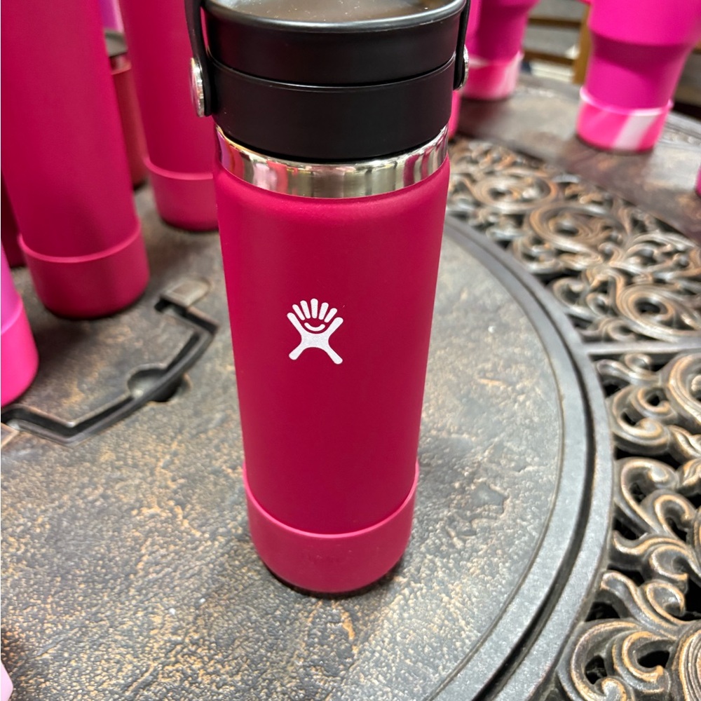 Hydro flask snapper wide mouth water bottle about 16 oz with matching boot EUC.